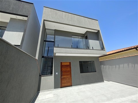 Casa à Venda