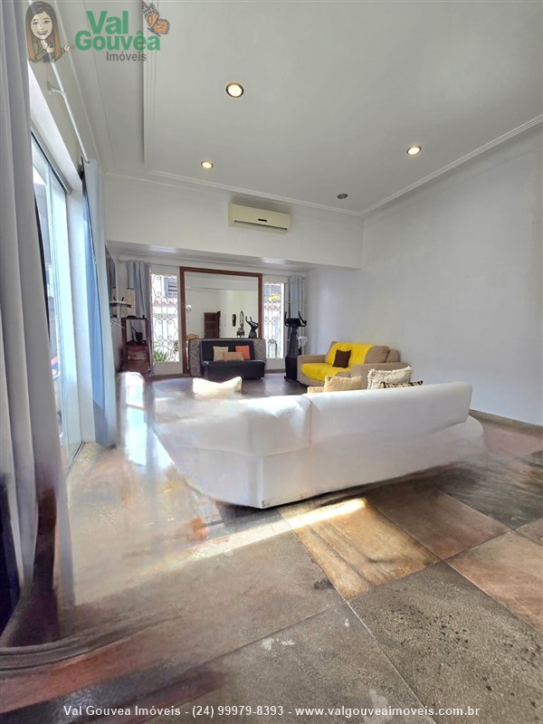 Casa a Venda no Centro em Resende