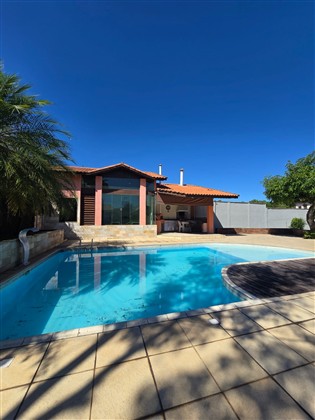 Casa à Venda
