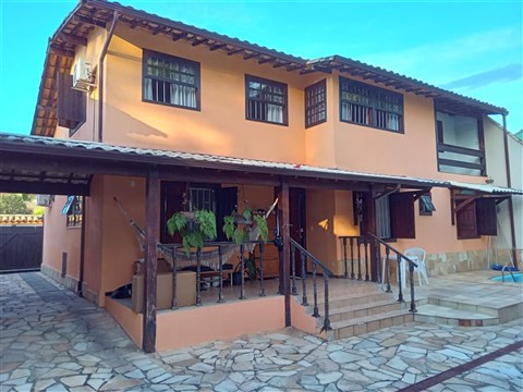 Casa à Venda