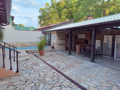 Casa à Venda
