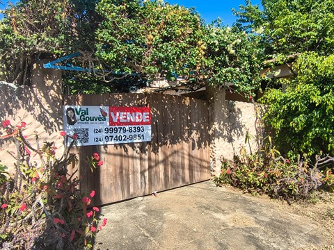 Casa à Venda