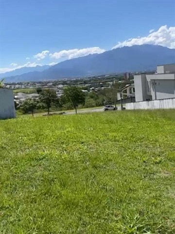 Terreno à Venda