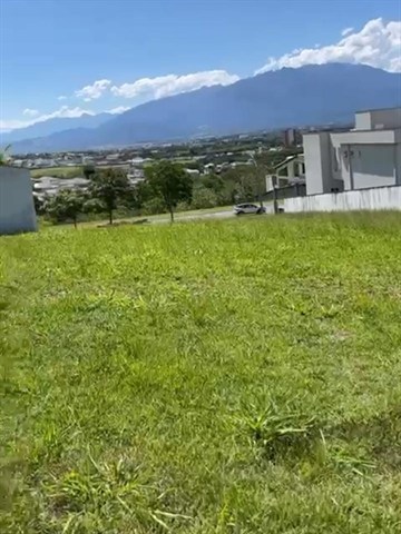 Terreno à Venda